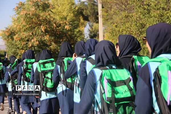 کوه‌پیمایی دانش‌آموزان عضو سازمان دانش‌آموزی اردو قطبی در دماوند