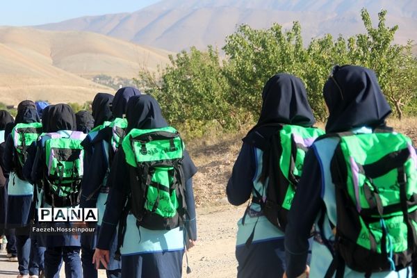 کوه‌پیمایی دانش‌آموزان عضو سازمان دانش‌آموزی اردو قطبی در دماوند