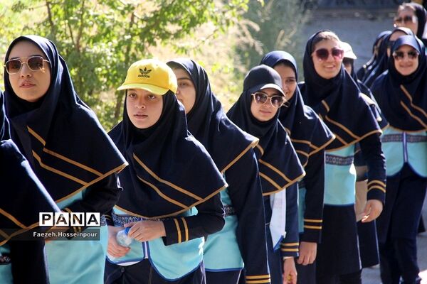 کوه‌پیمایی دانش‌آموزان عضو سازمان دانش‌آموزی اردو قطبی در دماوند