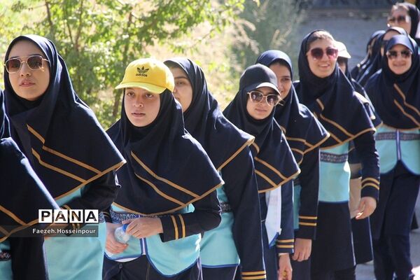 کوه‌پیمایی دانش‌آموزان عضو سازمان دانش‌آموزی اردو قطبی در دماوند