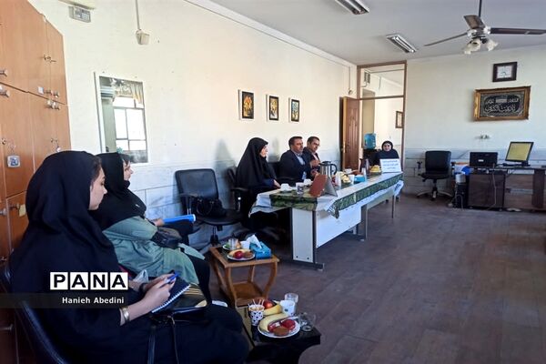 جلسه شورای برنامه‌ریزی و هم‌اندیشی مربیان در کانون حضرت زینب(س)ناحیه سه شیراز