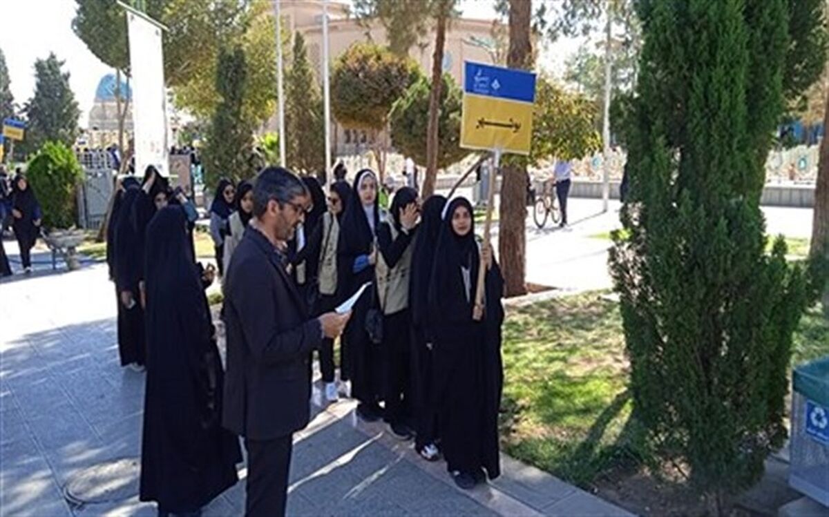 ‌بازدید از گلستان شهدا و اصفهان‌گردی دانش‌آموزان شرکت‌کننده در اردوی قطبی اصفهان/ فیلم