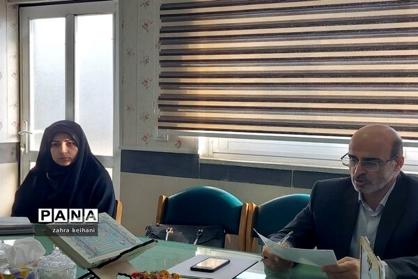 برگزاری میز خدمت سرپرست اداره کل آموزش و پرورش استان مازندران در شهرستان چالوس