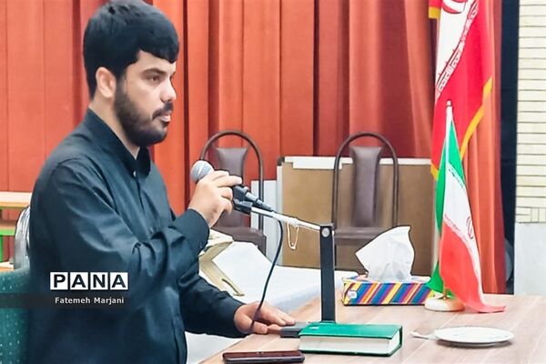 دیدار رئیس سازمان دانش‌آموزی فارس با دانش‌آموزان و مربیان در فیروزآباد