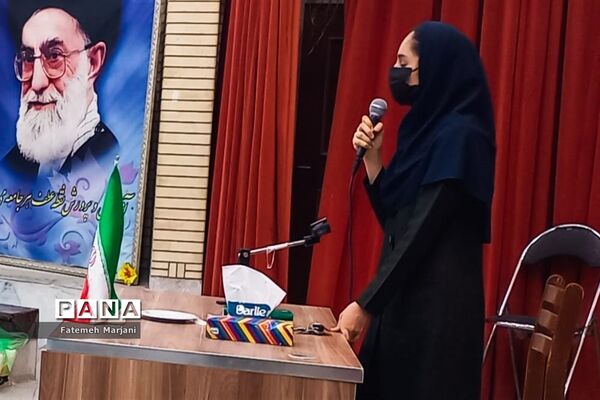 دیدار رئیس سازمان دانش‌آموزی فارس با دانش‌آموزان و مربیان در فیروزآباد