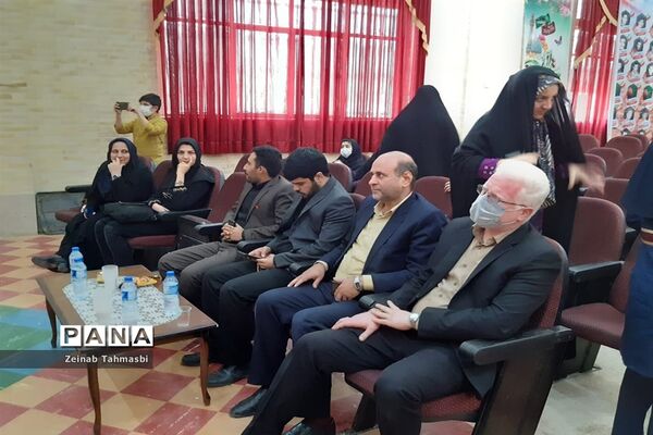 دیدار رئیس سازمان دانش‌آموزی فارس با مربیان و دانش‌آموزان در سروستان