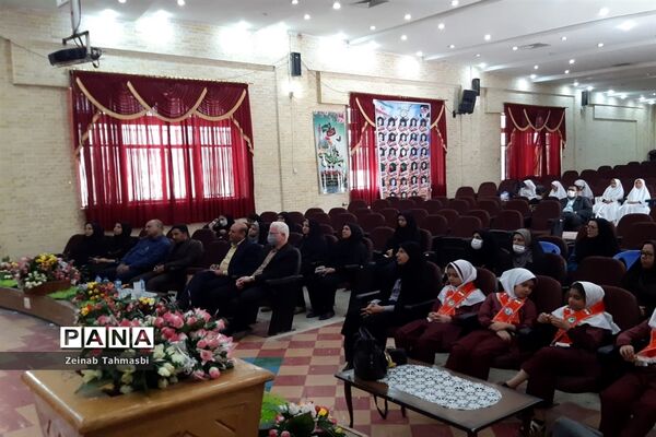 دیدار رئیس سازمان دانش‌آموزی فارس با مربیان و دانش‌آموزان در سروستان