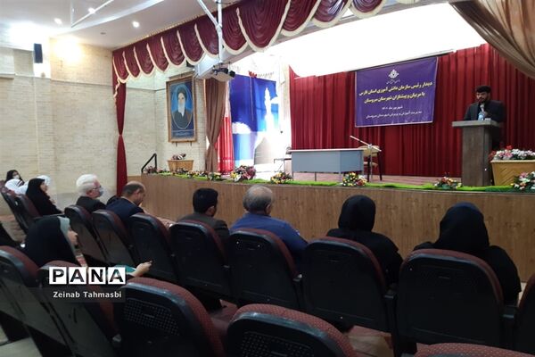 دیدار رئیس سازمان دانش‌آموزی فارس با مربیان و دانش‌آموزان در سروستان
