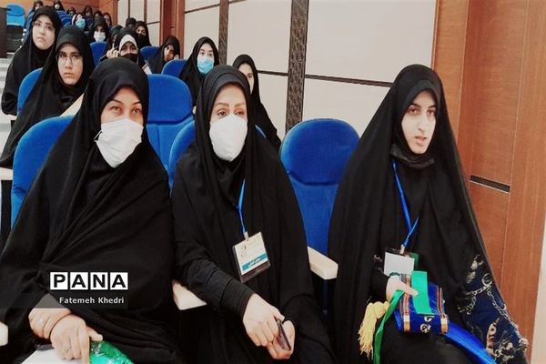 آیین اختتامیه دوره «یاوران ولایت» ویژه دختران دانش‌آموز در اهواز