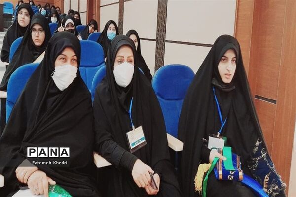 آیین اختتامیه دوره «یاوران ولایت» ویژه دختران دانش‌آموز در اهواز