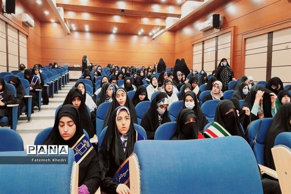 آیین اختتامیه دوره «یاوران ولایت» ویژه دختران دانش‌آموز در اهواز