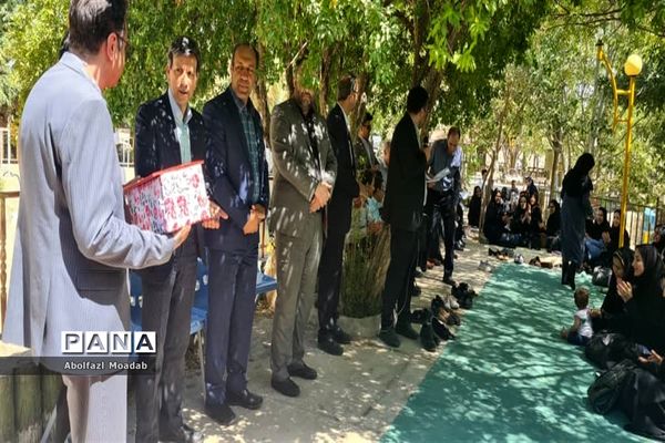 تجلیل از بهورزان نمونه کاشمری