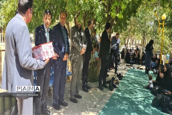 تجلیل از بهورزان نمونه کاشمری