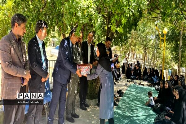 تجلیل از بهورزان نمونه کاشمری