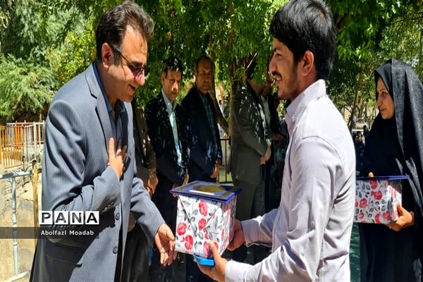 تجلیل از بهورزان نمونه کاشمری