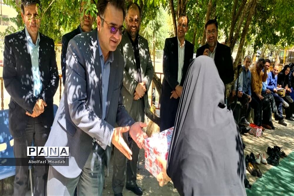 تجلیل از بهورزان نمونه کاشمری