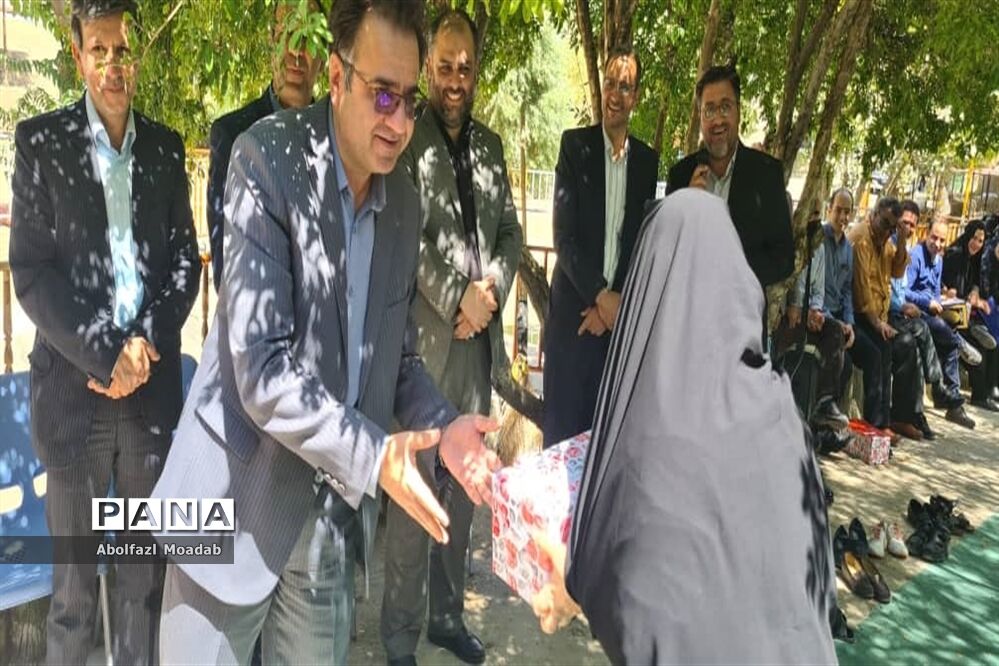 تجلیل از بهورزان نمونه کاشمری