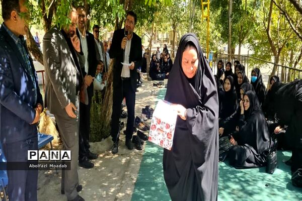 تجلیل از بهورزان نمونه کاشمری
