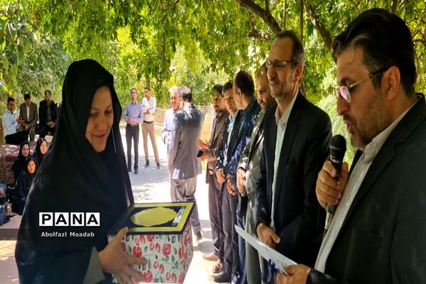 تجلیل از بهورزان نمونه کاشمری