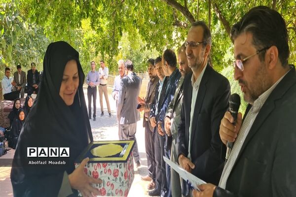 تجلیل از بهورزان نمونه کاشمری