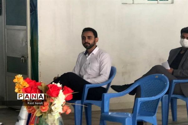 قدردانی از اعضای انجمن اولیا دبیرستان ادیب منطقه ۱۳