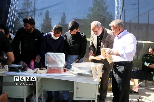 پذیرایی از زائران پاکستانی اربعین در مجتمع ورزشی شهید بهشتی زاهدان