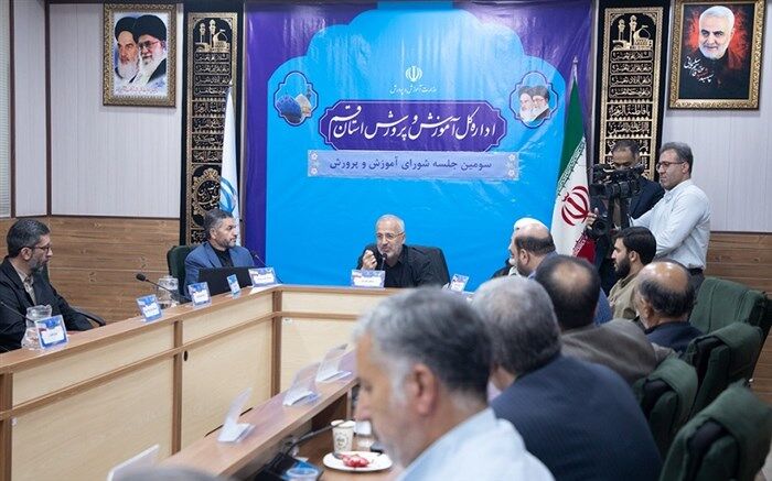 برای حل مسائل آموزش و پرورش همه باید پای کار بیایند