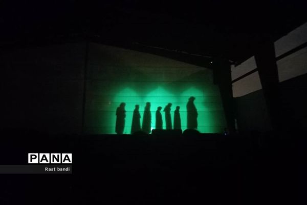 بازدید نمازگزاران نوجوان مسجد جامع جعفریه منطقه ۱۳ از نمایش تنهاتر از مسیح