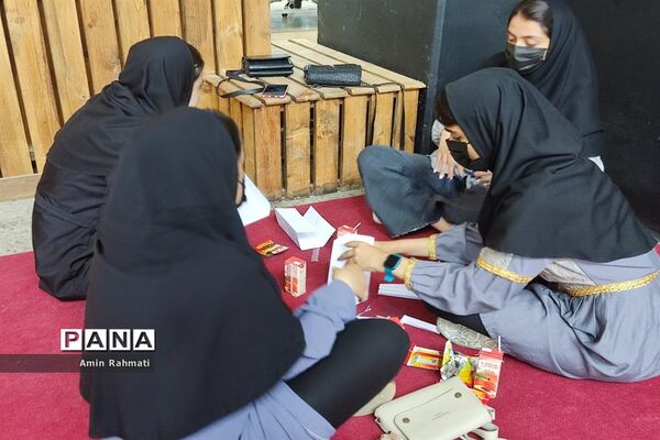 برگزاری چالش برج سازان کاغذ در کارخانه نو‌آوری