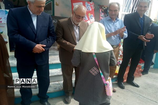 آغاز توزیع کُتُب درسی به دانش‌آموزان و مدارس کاشمر