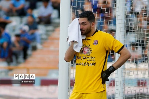 دیدار تیم های استقلال تهران و نساجی مازندران