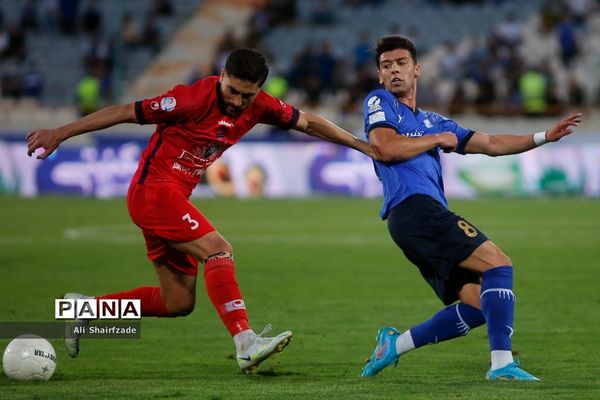 دیدار تیم های استقلال تهران و نساجی مازندران