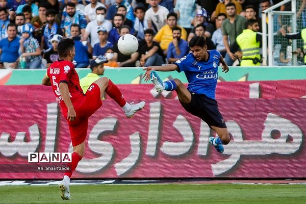 دیدار تیم های استقلال تهران و نساجی مازندران