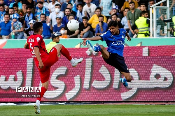 دیدار تیم های استقلال تهران و نساجی مازندران