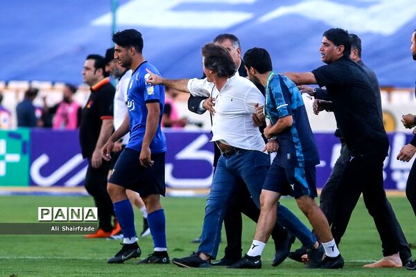 دیدار تیم های استقلال تهران و نساجی مازندران