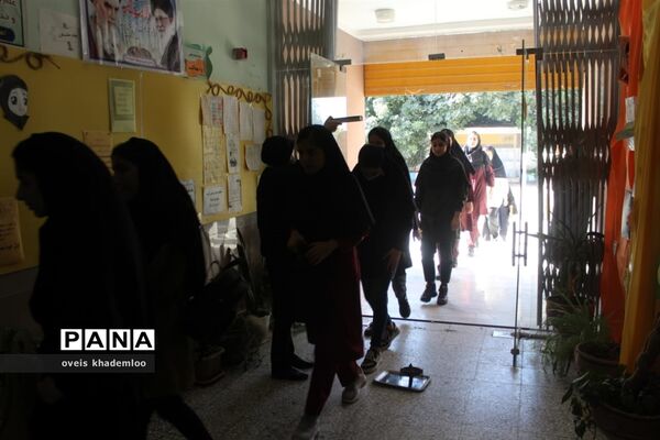 مانور بازگشایی مدارس در دبیرستان توحید
