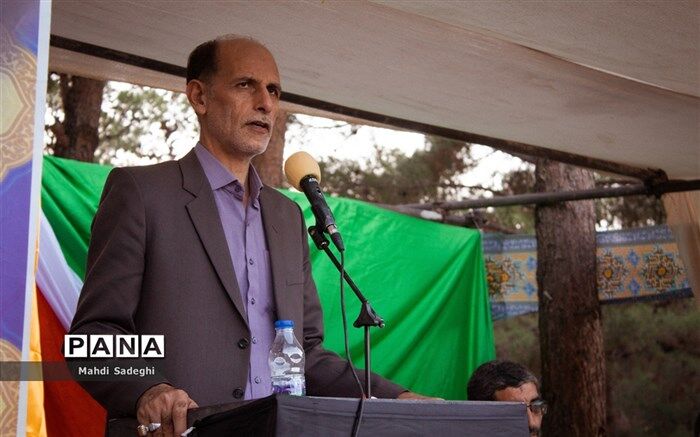 همه باید بکوشند امسال دفاع‌ مقدس بیشتر در سفره علمی دانش‌آموزان قرار بگیرد