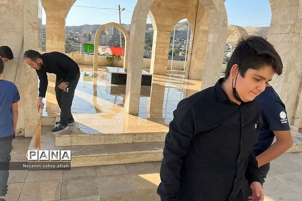 غبارروبی مزار شهدای گمنام رودهن در آستانه اربعین