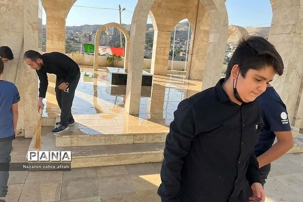 غبارروبی مزار شهدای گمنام رودهن در آستانه اربعین