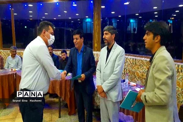 آیین تجلیل از فرهنگیان شرکت‌کننده در جشنواره معلمان هنرمند