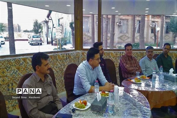 آیین تجلیل از فرهنگیان شرکت‌کننده در جشنواره معلمان هنرمند