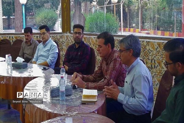 آیین تجلیل از فرهنگیان شرکت‌کننده در جشنواره معلمان هنرمند