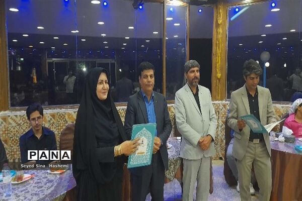 آیین تجلیل از فرهنگیان شرکت‌کننده در جشنواره معلمان هنرمند