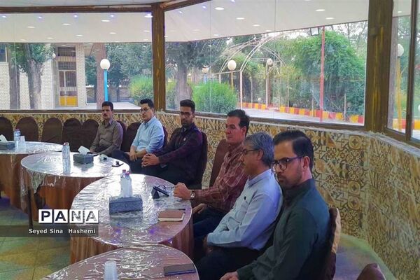 آیین تجلیل از فرهنگیان شرکت‌کننده در جشنواره معلمان هنرمند