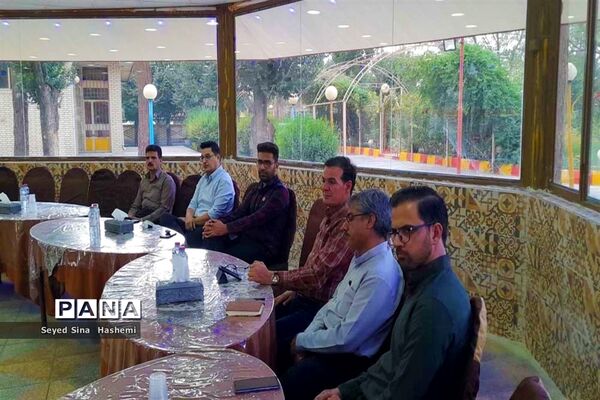 آیین تجلیل از فرهنگیان شرکت‌کننده در جشنواره معلمان هنرمند