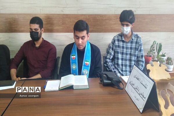 نشست اعضای مجلس دانش‌آموزی با رئیس آموزش و پرورش قائمشهر