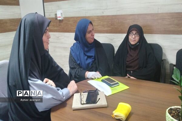 نشست اعضای مجلس دانش‌آموزی با رئیس آموزش و پرورش قائمشهر