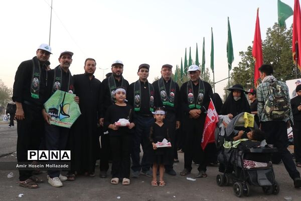 موکب فرزندان حاج‌قاسم در مسیر نجف به کربلا