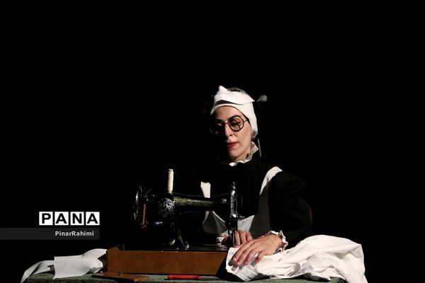 نمایش «‌پاپن‌ها» در صحنه