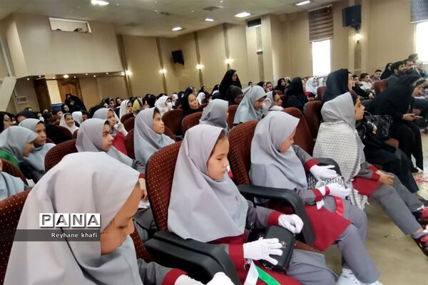 مراسم تقدیر از مربیان و دانش‌آموزان‌ برگزیده شهرستان پاکدشت